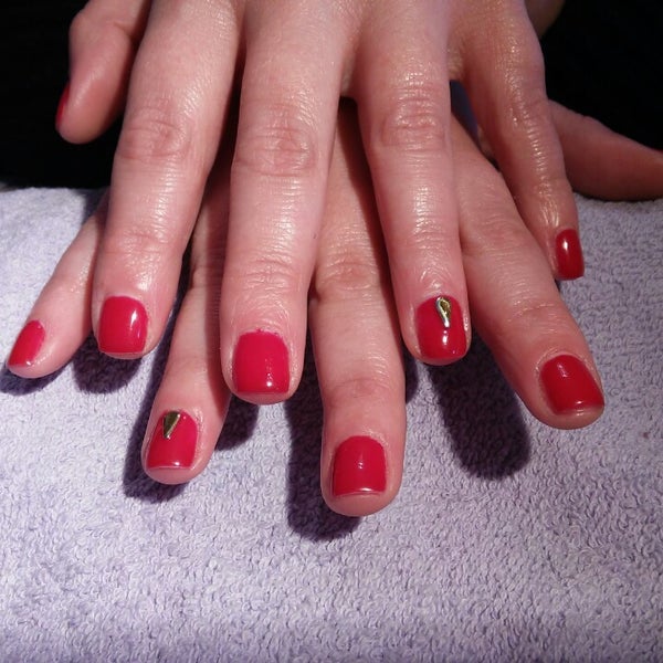 Темный маникюр. Nails point. Nails point. Маникюр с темными кончиками. Форма ногтей стилет.