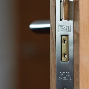 Master key system is designed on the basis of trademark for users who want the benefits of access control while they are rational in investment. Regardless of whether it is a new building or not.