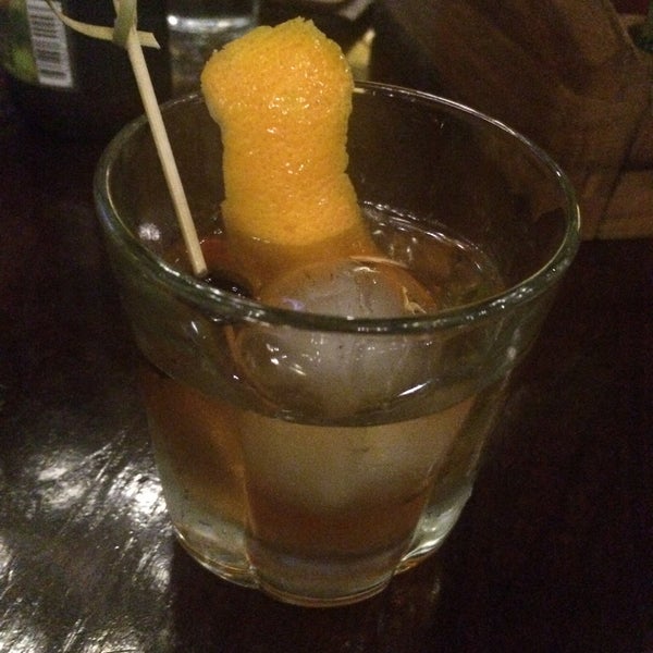 Foto tirada no(a) Down One Bourbon Bar &amp; Restaurant por Bridget F. em 11/7/2015