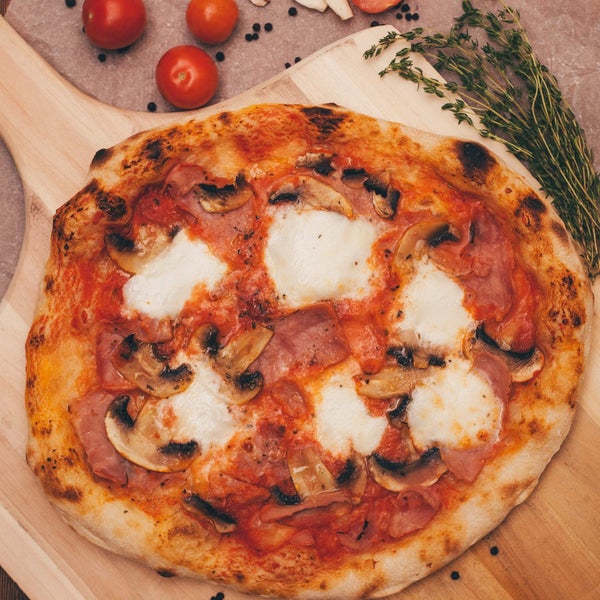 รูปภาพถ่ายที่ Pizza Pazza โดย Pizza Pazza เมื่อ 11/5/2017