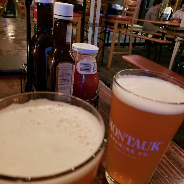 Photo taken at Beckett&#39;s Bar &amp; Grill by Bryan A. on 5/30/2018