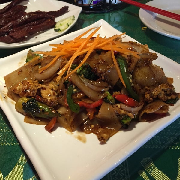 12/2/2015에 Mitch G.님이 Sikhay Thai Lao Restaurant &amp; Boba Tea에서 찍은 사진