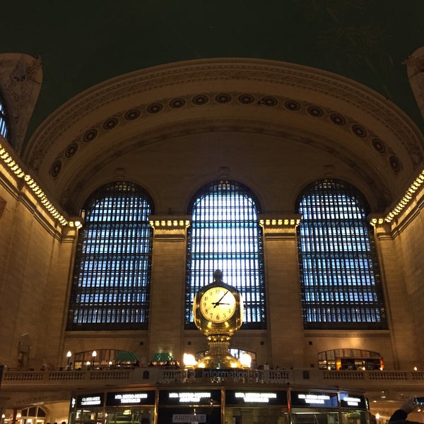 รูปภาพถ่ายที่ Grand Central Terminal โดย Antonio M. เมื่อ 1/6/2016