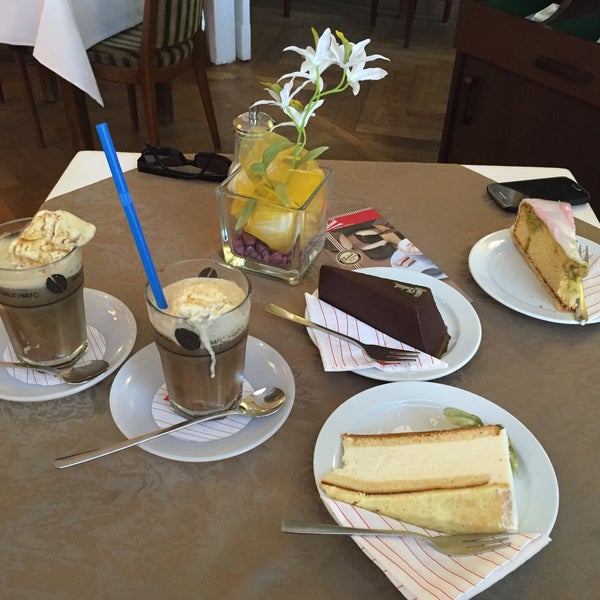 Foto diambil di Konditorei &amp; Café Buchwald oleh Marco J. pada 8/16/2015