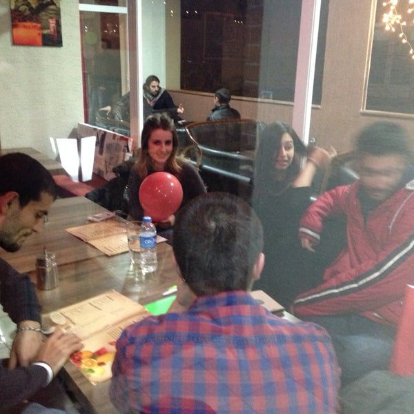 รูปภาพถ่ายที่ Tarçın Cafe &amp; Patisserie โดย Karacan K. เมื่อ 2/25/2014