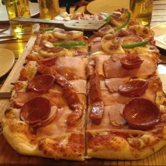 รูปภาพถ่ายที่ Mateo&#39;s Pizza &amp; Artesanal โดย Juan Luis P. เมื่อ 3/15/2014