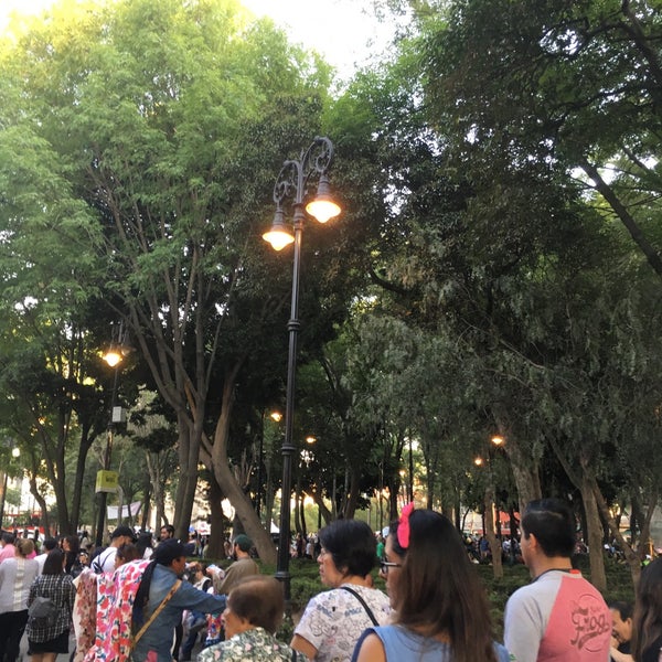 Foto diambil di Jardín Centenario oleh Daniel S. pada 3/26/2018
