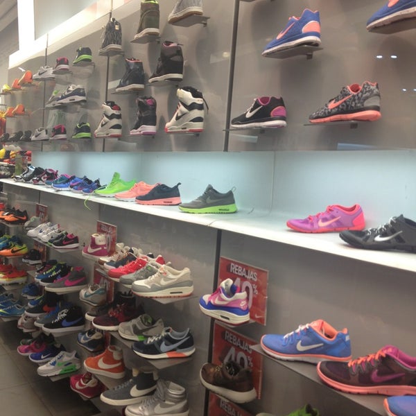 lanzar Monje pared Nike Store Alicante (Ahora cerrado) - Tienda de artículos deportivos