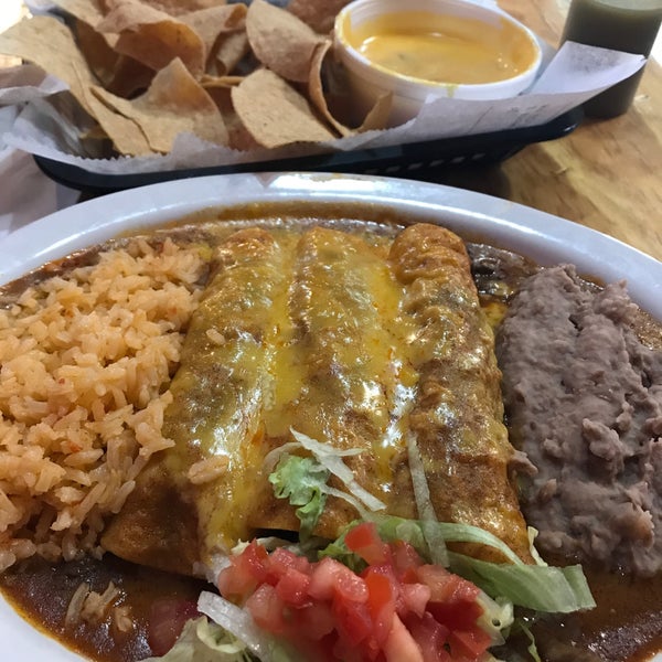 Beef enchiladas! The meat is really good and seasoned well. I wasn’t a fan of the rice but then again I’m a little picky with my Mexican rice. Over all good experience I will be back!