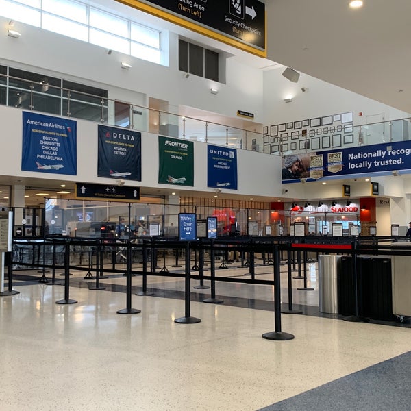 Foto diambil di Harrisburg International Airport (MDT) oleh Spintrick pada 5/20/2022