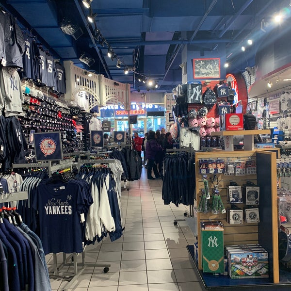 Separación penitencia Cliente Yankees Clubhouse Shop - Sporting Goods Retail in Theater District