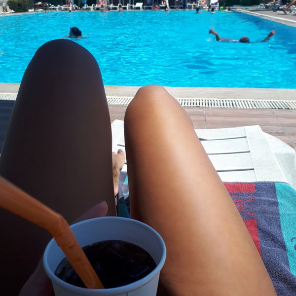 Foto tirada no(a) Pelikan Otel Yüzme Havuzu por Arzu em 7/26/2019
