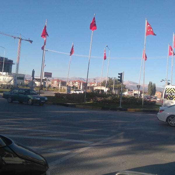 Das Foto wurde bei Iyaş Market von Hüseyin A. am 10/18/2017 aufgenommen