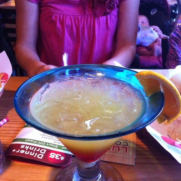 Photo taken at Chili&#39;s Grill &amp; Bar by Vanessa T. on 5/31/2014