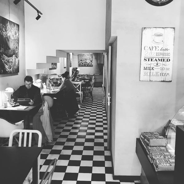 Foto tirada no(a) Page Cafe &amp; Gallery por Uğur em 3/9/2019