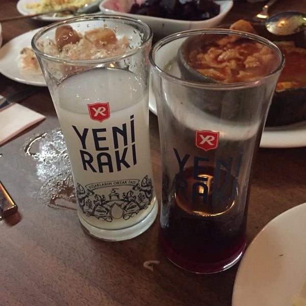 Снимок сделан в Çakıl Restaurant - Ataşehir пользователем Dinçer 3/10/2018