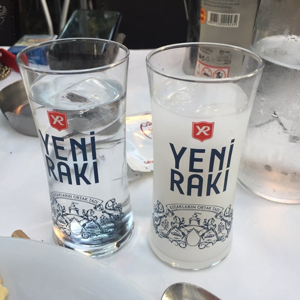 Das Foto wurde bei Meşhur Mahmutbey Kanatçısı von Dinçer am 8/30/2019 aufgenommen