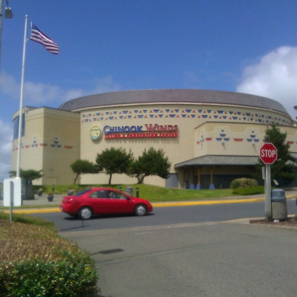 รูปภาพถ่ายที่ Chinook Winds Casino Resort โดย Tami K. เมื่อ 6/13/2013