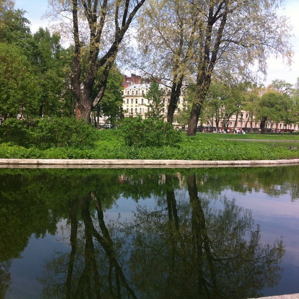 5/19/2013 tarihinde Кристина Д.ziyaretçi tarafından Yusupov Garden'de çekilen fotoğraf