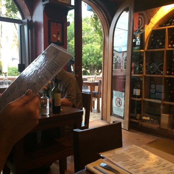 5/27/2014 tarihinde Elsa M.ziyaretçi tarafından Doc Wine Bar'de çekilen fotoğraf