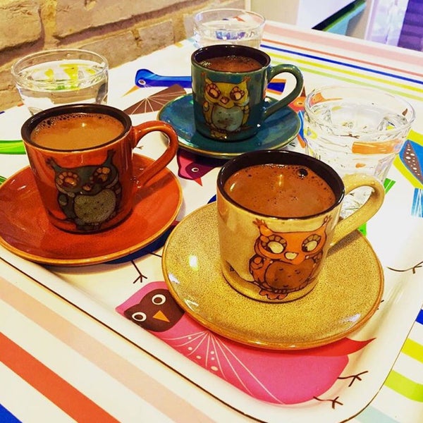 Das Foto wurde bei Bay-Kuş Cafe Kahvaltı von Ferhat D. am 1/2/2016 aufgenommen