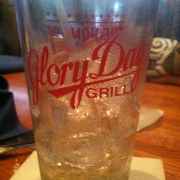 Photo taken at Glory Days Grill by Will S. on 1/12/2013