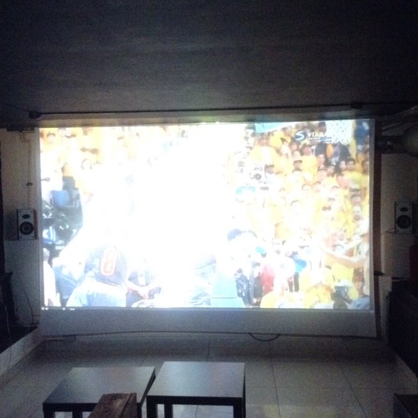 Футбол смотреть отлично! Не тормозит не лагает на большом экране в 3 метра, одно удовольствие!!