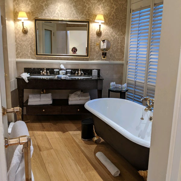 Das Foto wurde bei The Kensington Hotel von Adam D. am 11/16/2019 aufgenommen