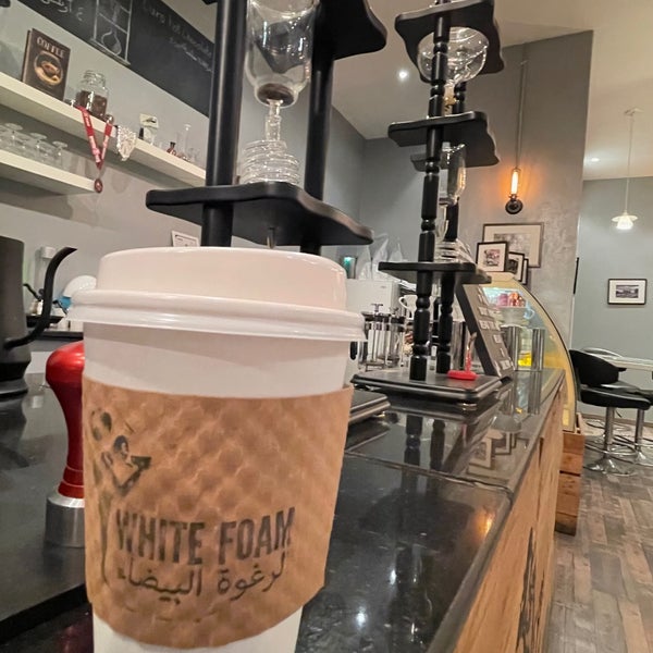 Foto tirada no(a) White Foam Cafe por Mohammed . em 4/13/2022