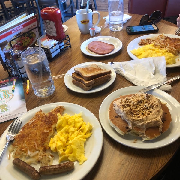 Denny's Breakfast Spot in Burbank