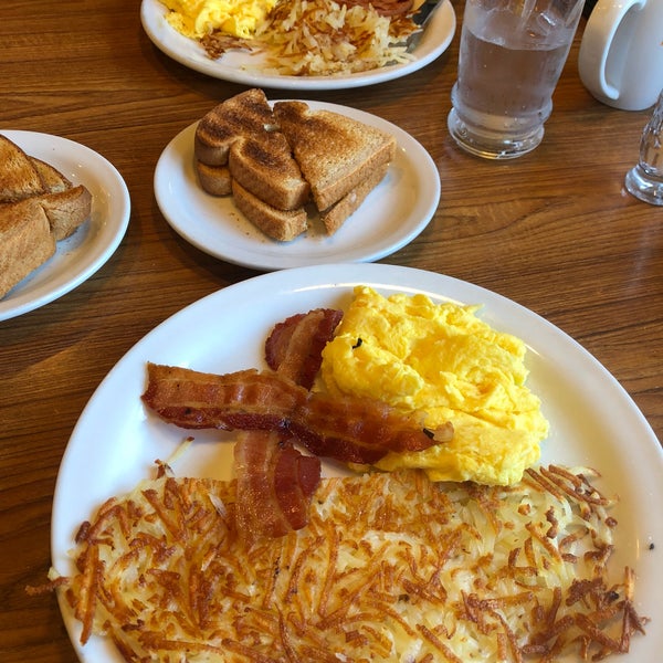 Denny's Breakfast Spot in Burbank