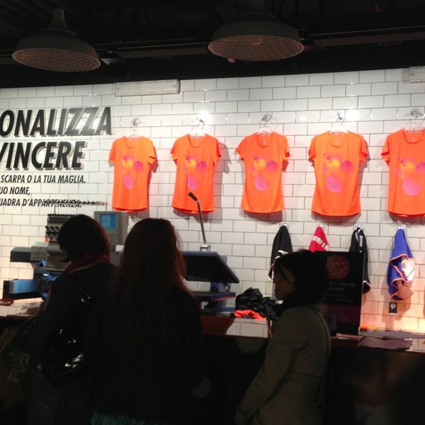 Sanción No de moda ganador Nike Store (Ahora cerrado) - Centrale - Piazza Duca D'Aosta 1