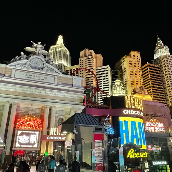 Photo taken at New York-New York Hotel &amp; Casino by Mike S. on 9/5/2023
