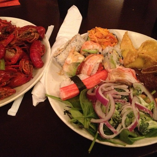 Foto tomada en Lobster House Sushi &amp; Hibachi Grill  por Ellen M. el 1/12/2013