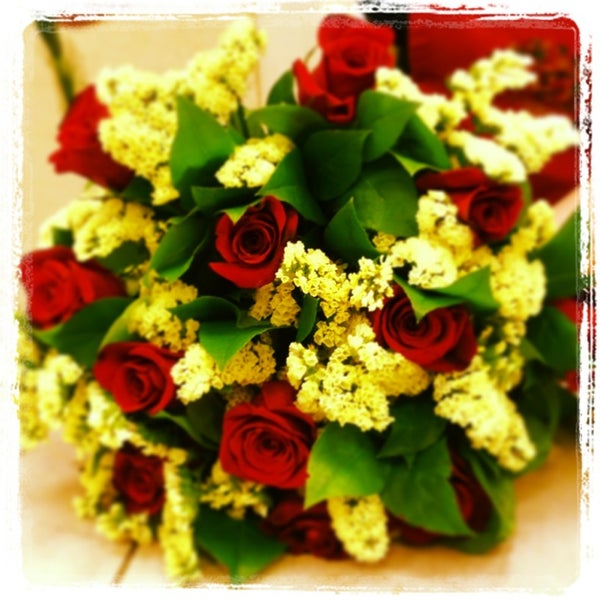 Цветы жулебино. Цветочный магазин в жулебино. Цветкофф находка. Подарки в цветочном магазине. Цветочная база в чертаново.