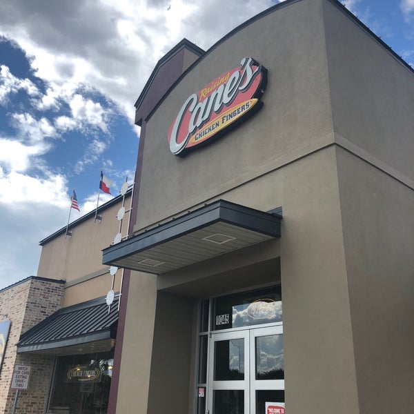 Photo taken at Raising Cane&#39;s Chicken Fingers by Wesam K. on 8/8/2018