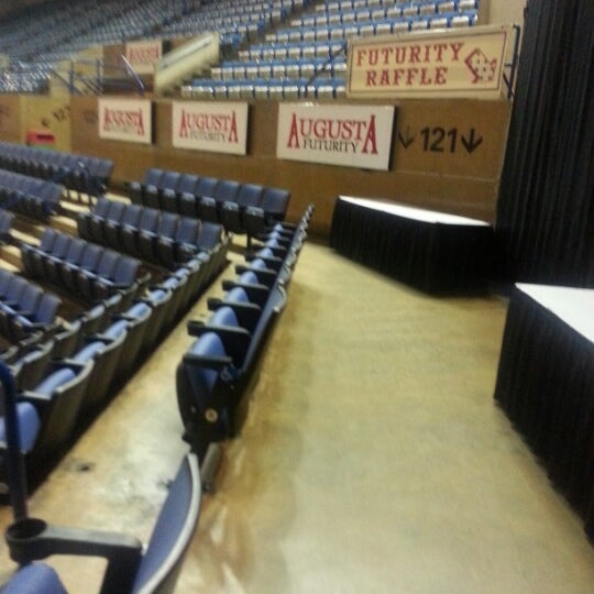 Foto tirada no(a) James Brown Arena por Quincy O. em 1/23/2013