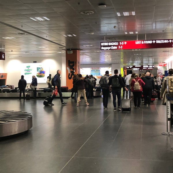 Foto diambil di Aeroporto di Orio al Serio &quot;Il Caravaggio&quot; (BGY) oleh Monica D. pada 11/25/2019