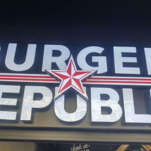 Foto scattata a Burger Republic da ozgur k. il 10/17/2017