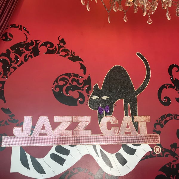Foto tirada no(a) Jazz Cat Fusion Shabu por Clara em 5/17/2018