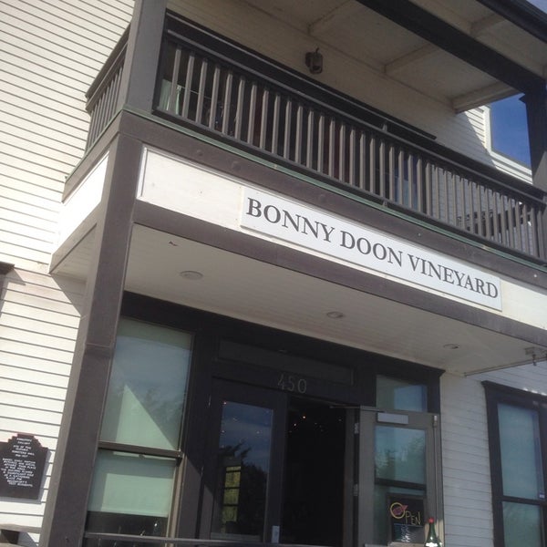 รูปภาพถ่ายที่ Bonny Doon Vineyard Tasting Room โดย Paul L. เมื่อ 7/14/2014