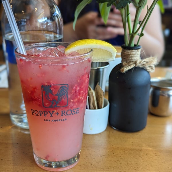 Foto tirada no(a) Poppy + Rose por Jessica P. em 9/24/2023