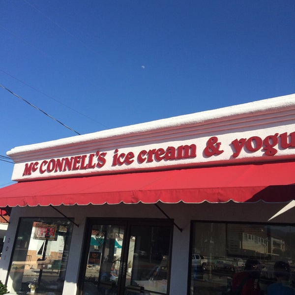 รูปภาพถ่ายที่ Mission Street Ice Cream and Yogurt - Featuring McConnell&#39;s Fine Ice Creams โดย Rezzan G. เมื่อ 3/17/2016