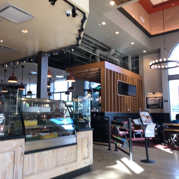 Foto tomada en Specialty’s Café &amp; Bakery  por David B. el 2/7/2019