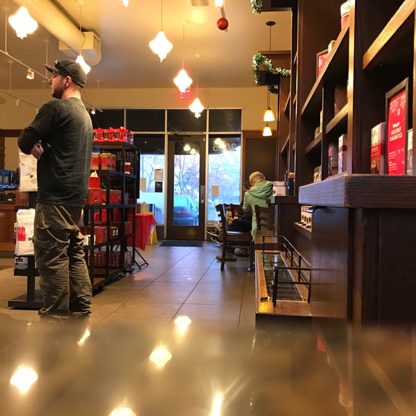 12/16/2016에 David B.님이 Peet&#39;s Coffee &amp; Tea에서 찍은 사진