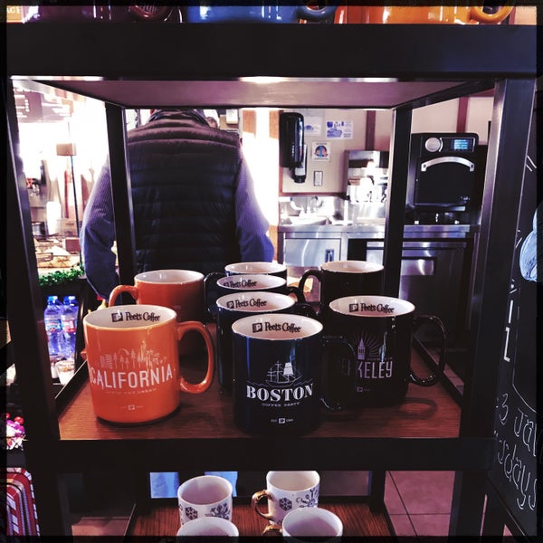 Photo taken at Peet&#39;s Coffee &amp; Tea by David B. on 12/28/2016