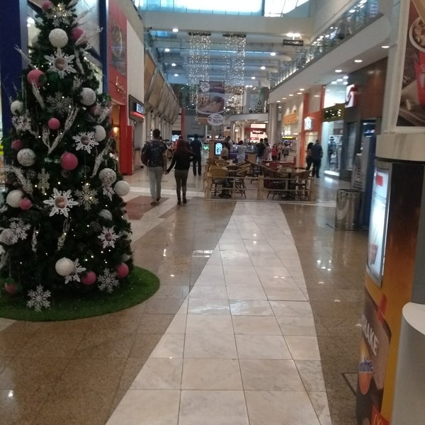 Photo taken at Shopping Estação by Jean D. on 11/29/2017