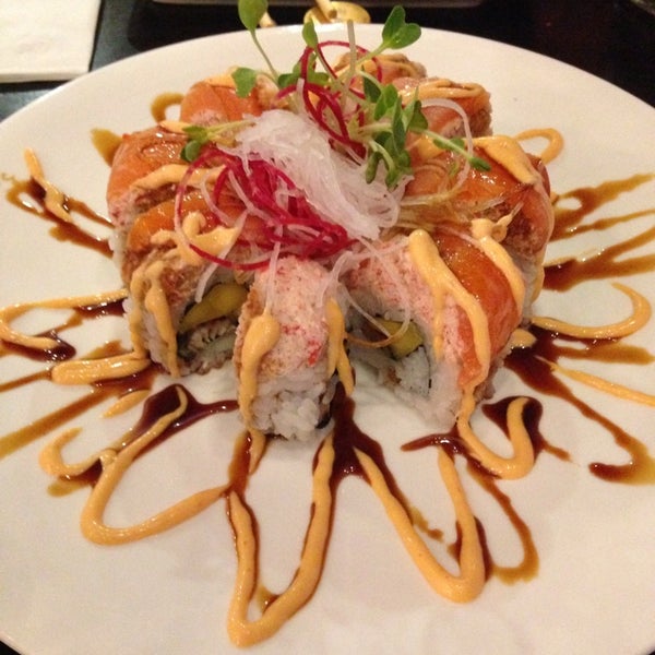 Photo prise au Yuubi Japanese Restaurant par Amanda C. le11/9/2013
