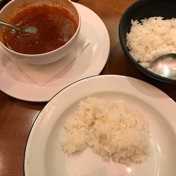 Comida "oriental" ocidentalizada, bem ruinzinho. Opções vegetarianas fracas, pedi a sopa Tom Yun vegetariana e era apenas caldo sem nada. O atendimento é muito atencioso e prestativo.