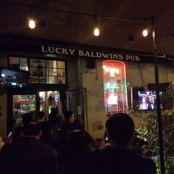 Foto tirada no(a) Lucky Baldwin&#39;s Pub por Jennifer F. em 1/7/2019